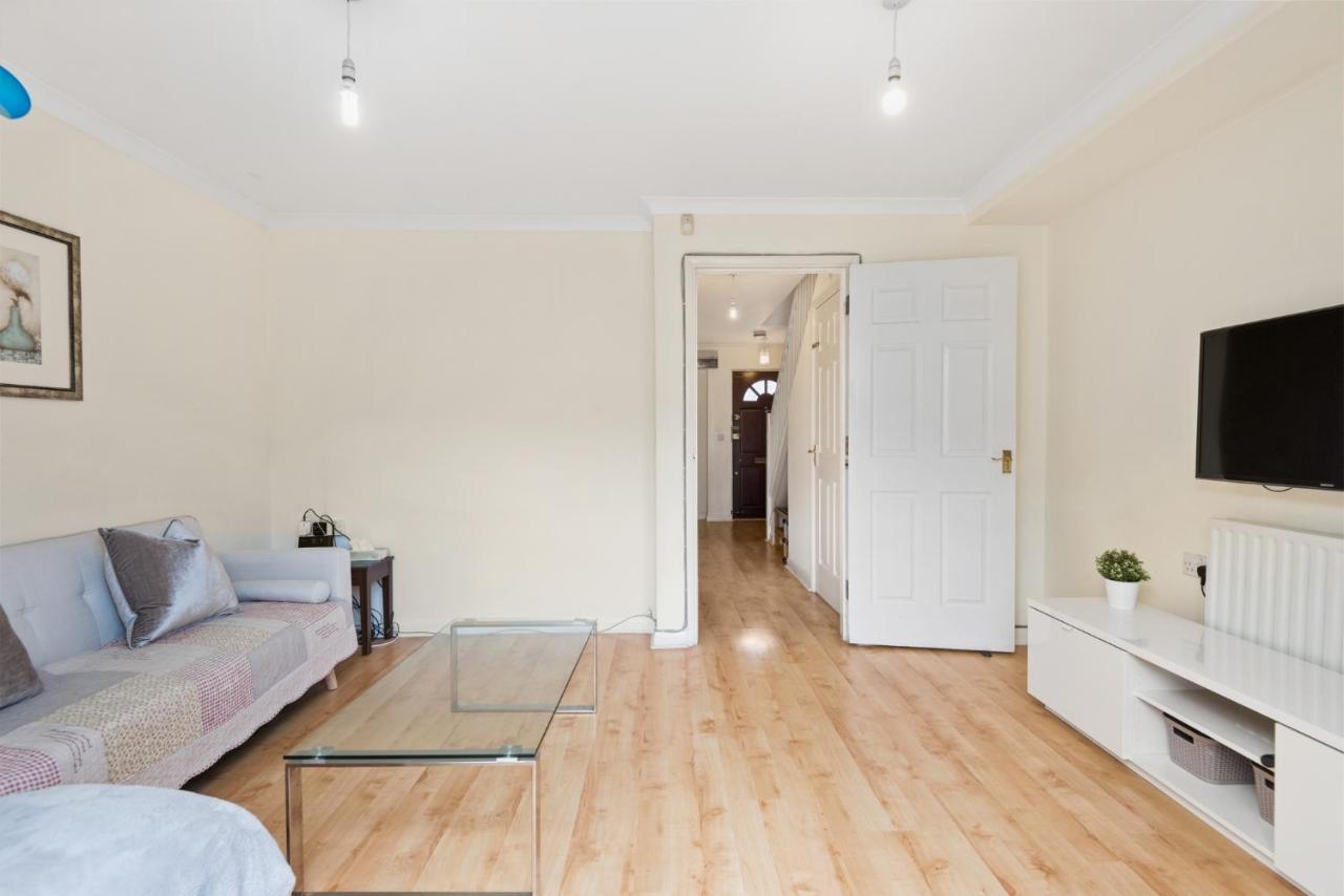 Super 2 Bedroom House Near Canary Wharf, O2 Arena & Excel For 5 People Сasa de vacaciones