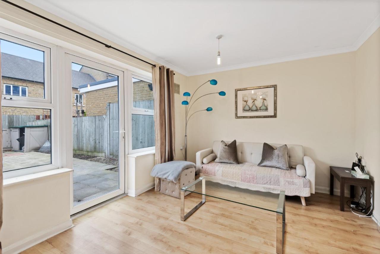Super 2 Bedroom House Near Canary Wharf, O2 Arena & Excel For 5 People Holiday home
